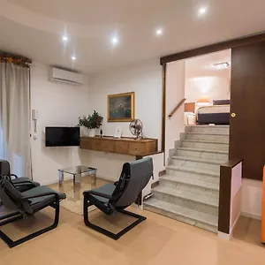 La Residenza Chiaia Short Let Superior Via Chiaia 82 , Neapol Włochy
